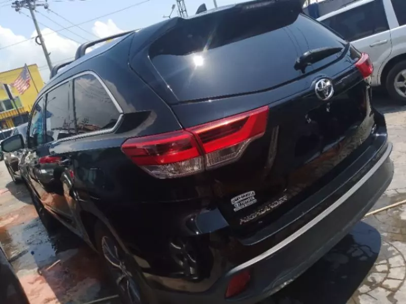 Toyota Highlander   - 2019