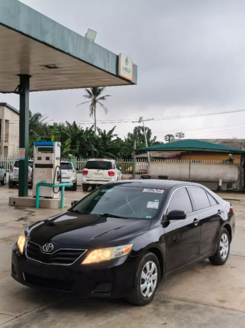 Toyota Camry   - 2011