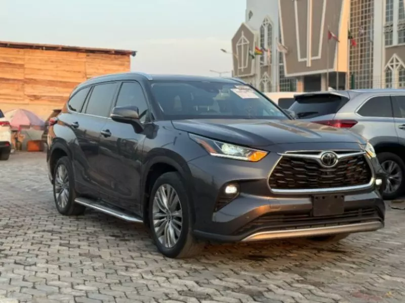 Toyota Highlander   - 2020