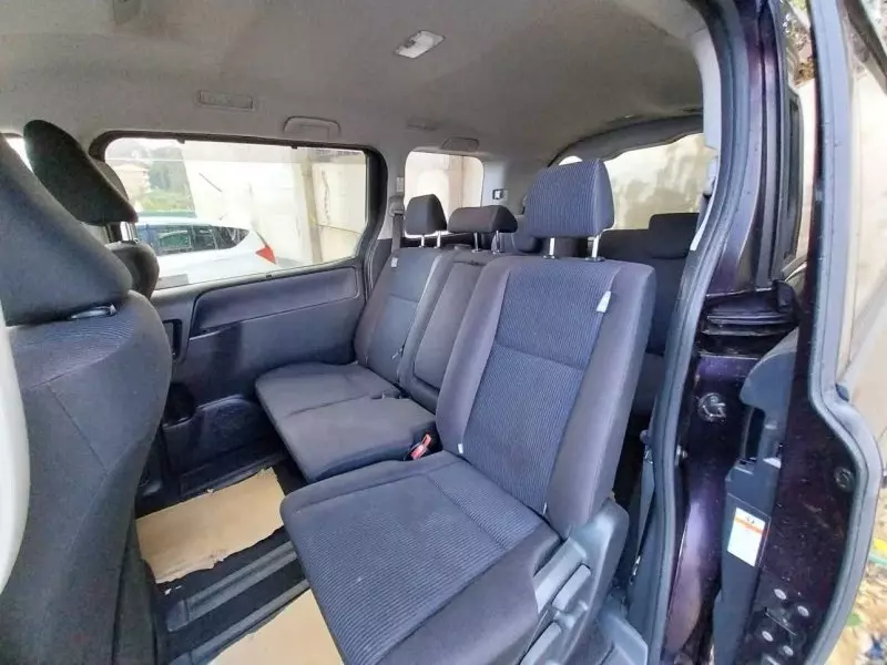 Toyota Noah   - 2016