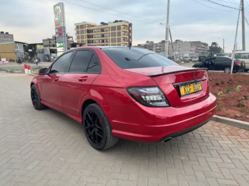 Mercedes-Benz C200   - 2011