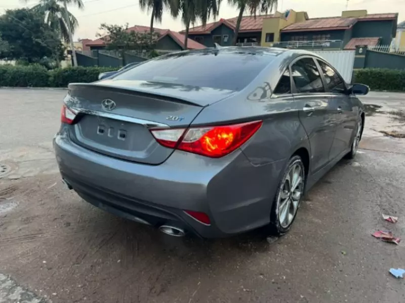 Hyundai Sonata   - 2014