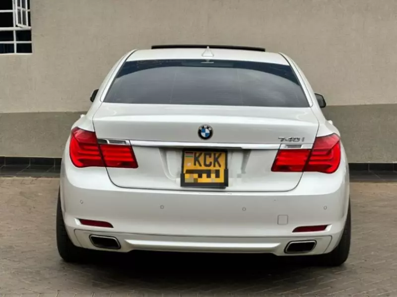 BMW 740   - 2009