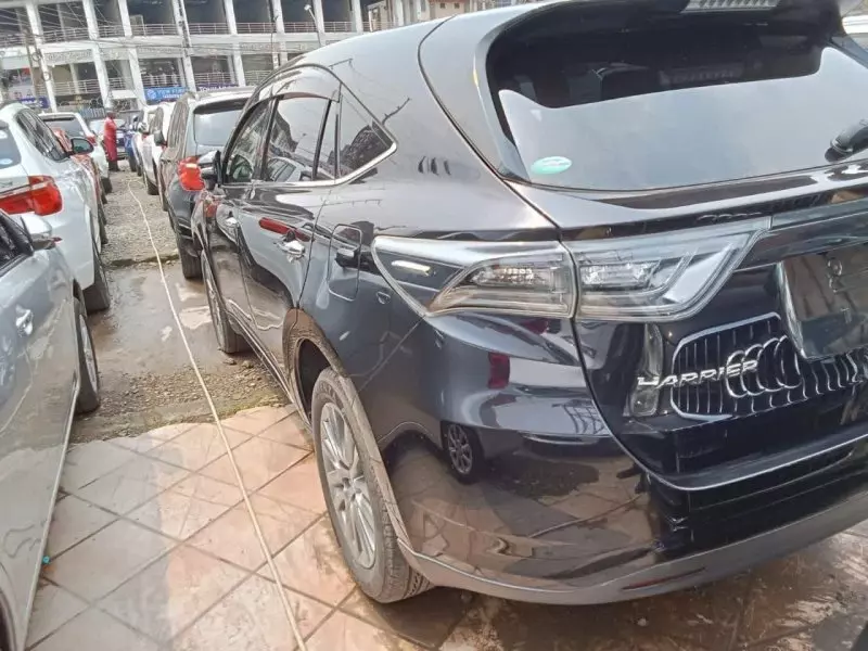 Toyota Harrier   - 2016