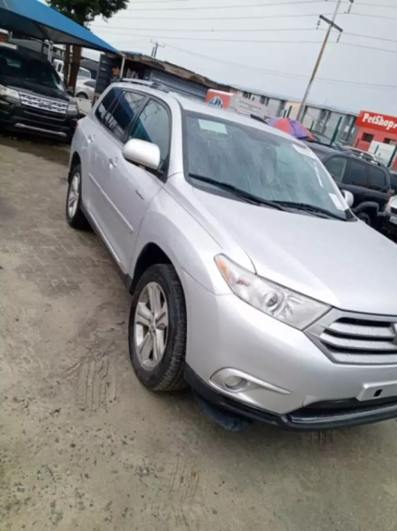 Toyota Highlander   - 2013