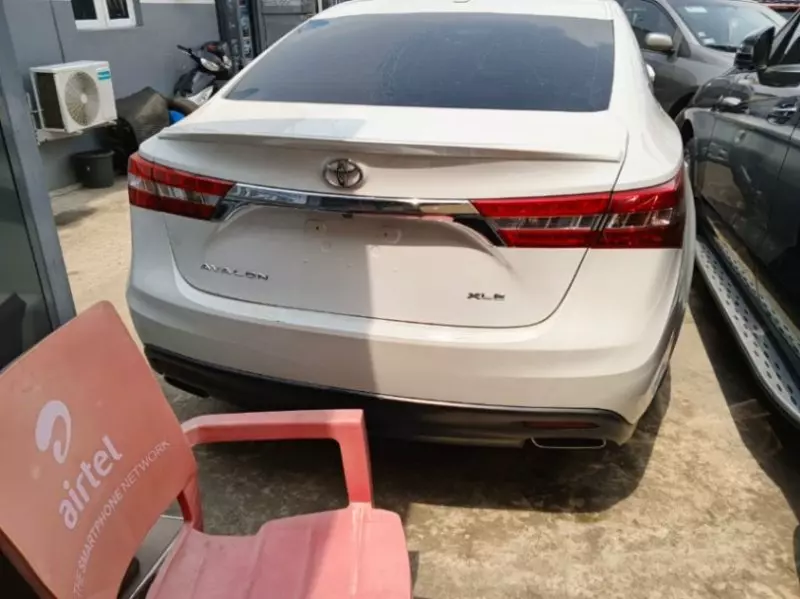 Toyota Avalon   - 2014