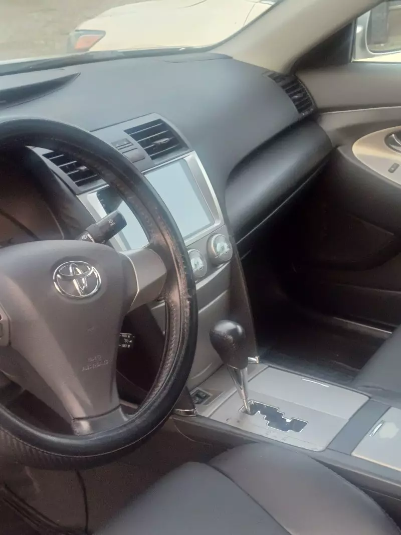 Toyota Camry   - 2009