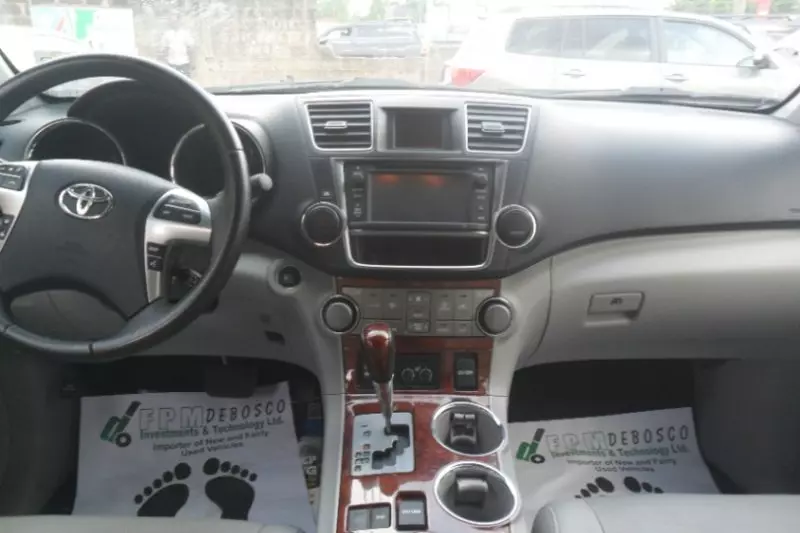 Toyota Highlander   - 2013