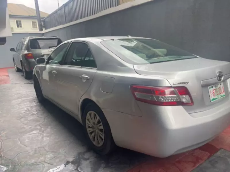Toyota Camry   - 2010