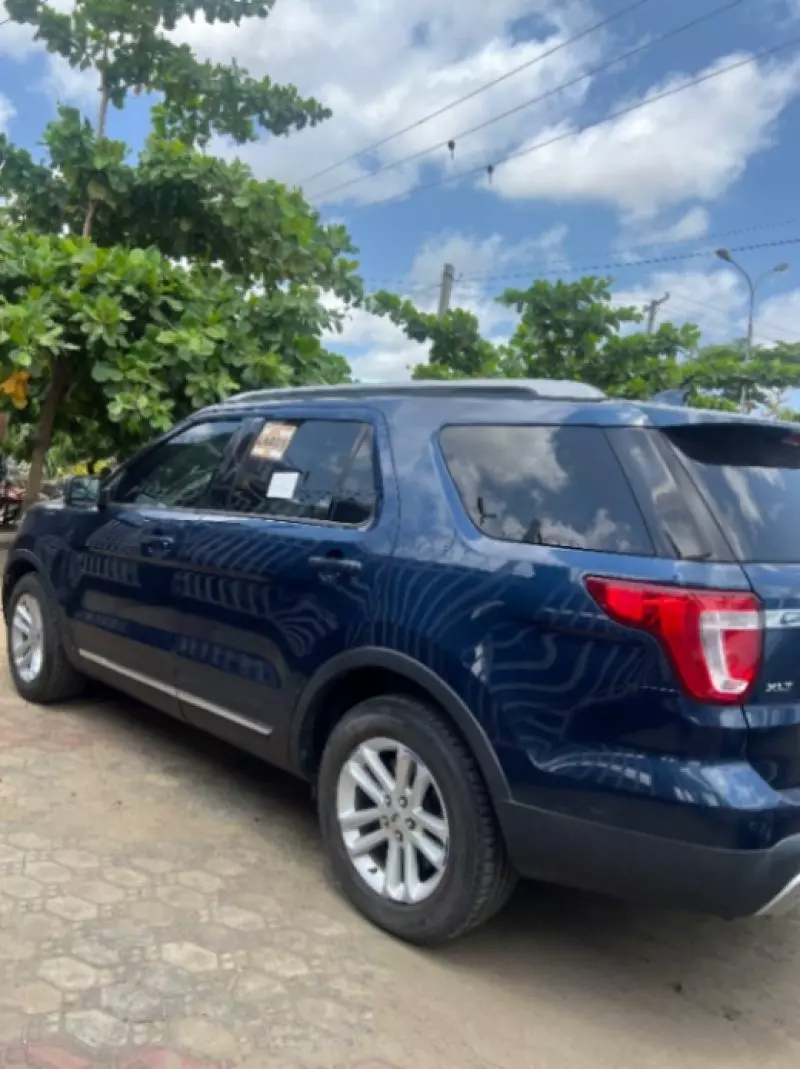 Ford Explorer   - 2016
