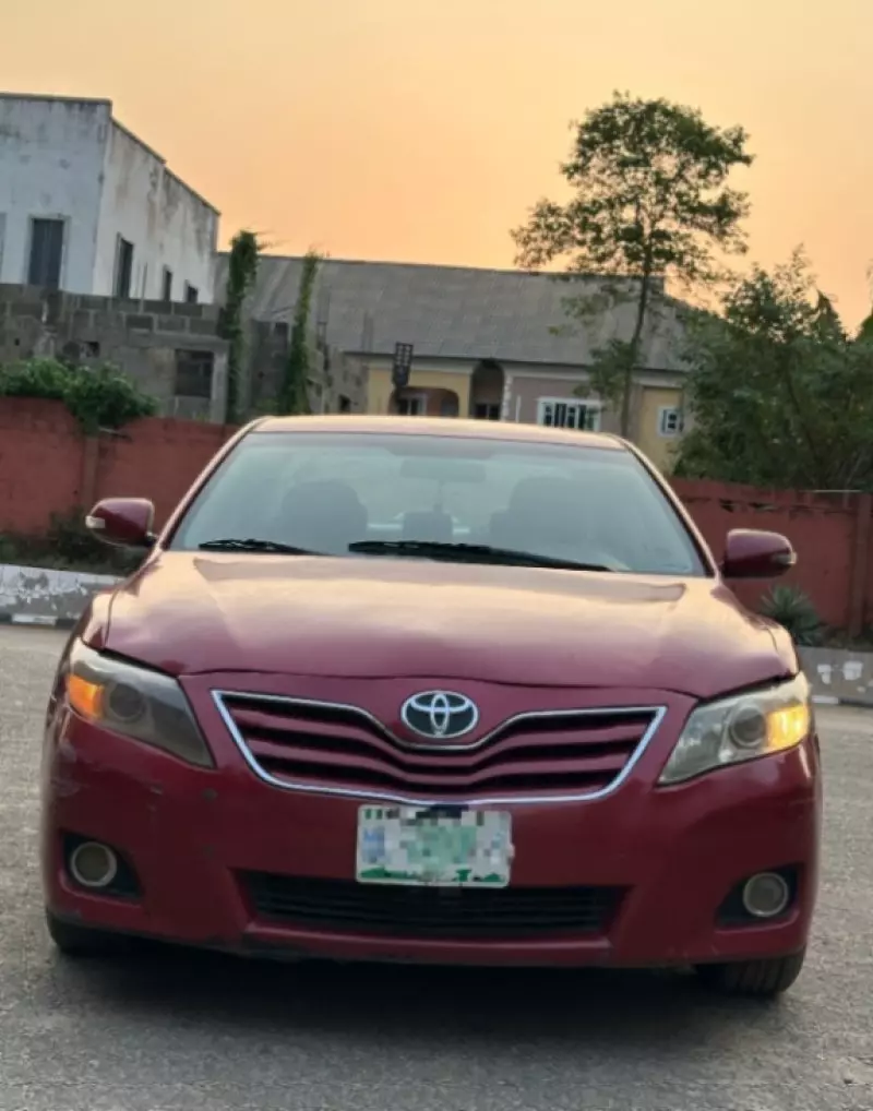 Toyota Camry   - 2010