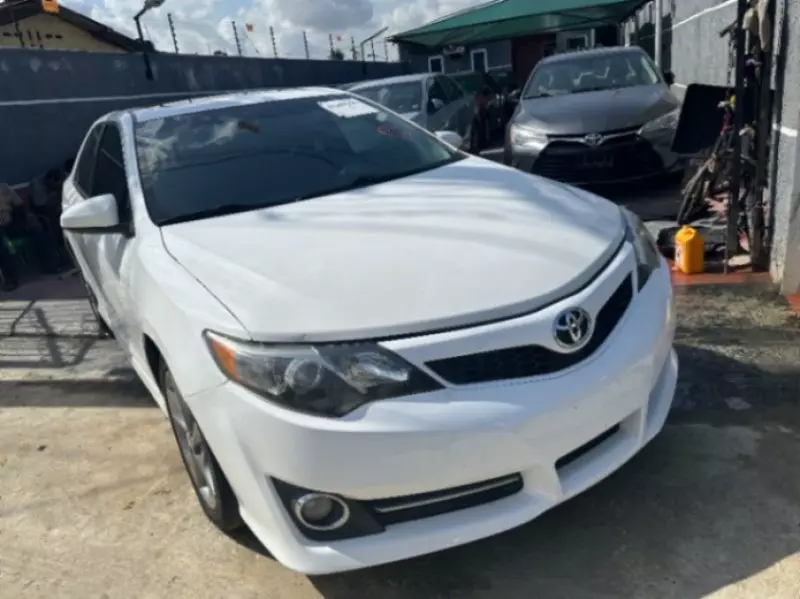 Toyota camry   - 2012