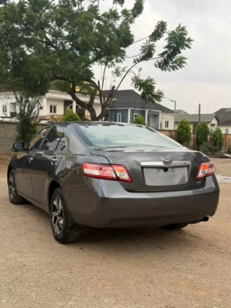 Toyota Camry - 2010