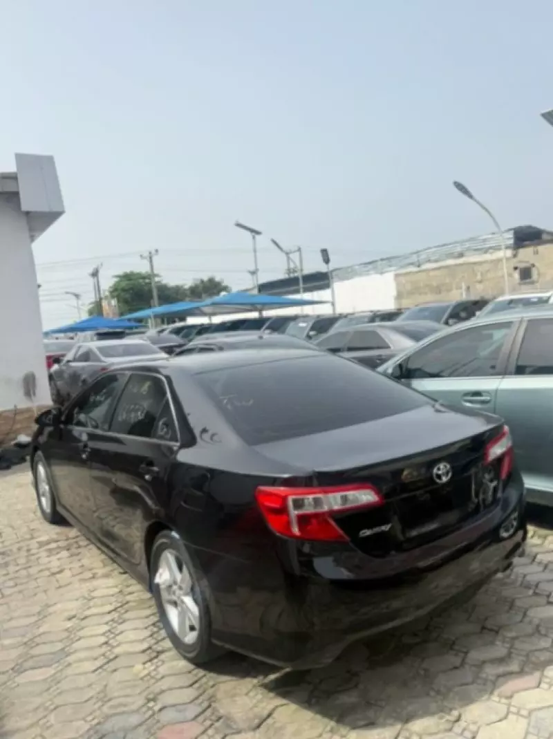Toyota Camry   - 2013