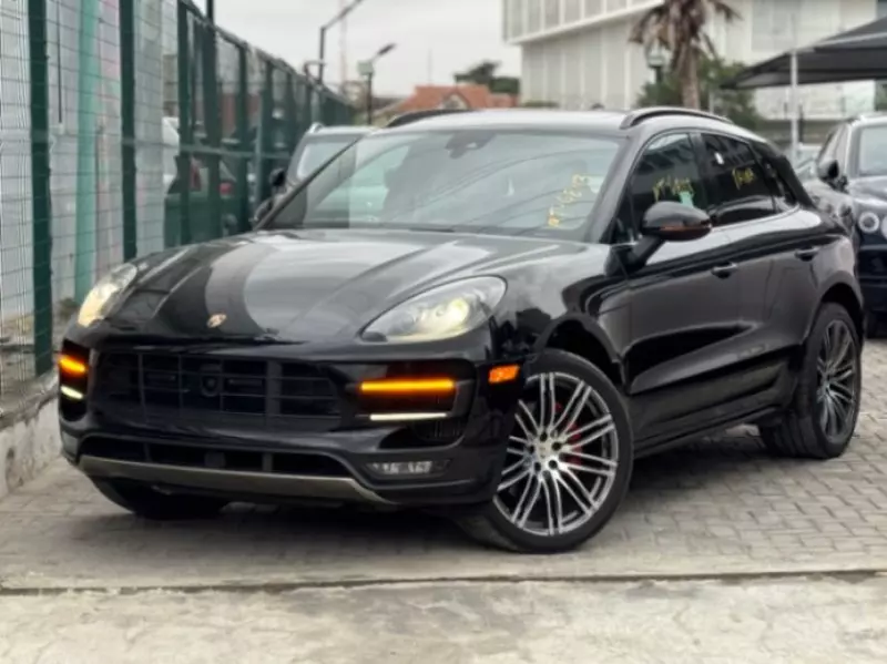 PORSCHE Macan   - 2015