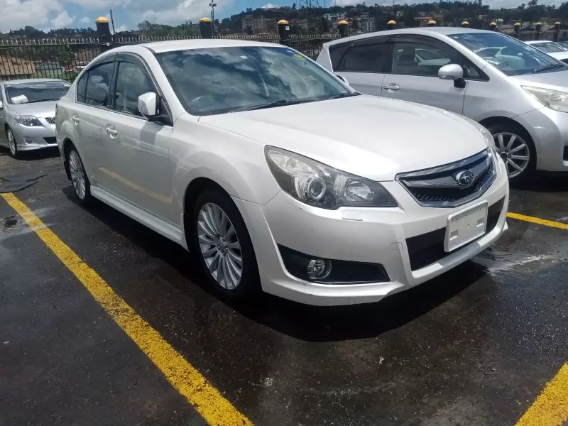 Subaru Legacy   - 2010