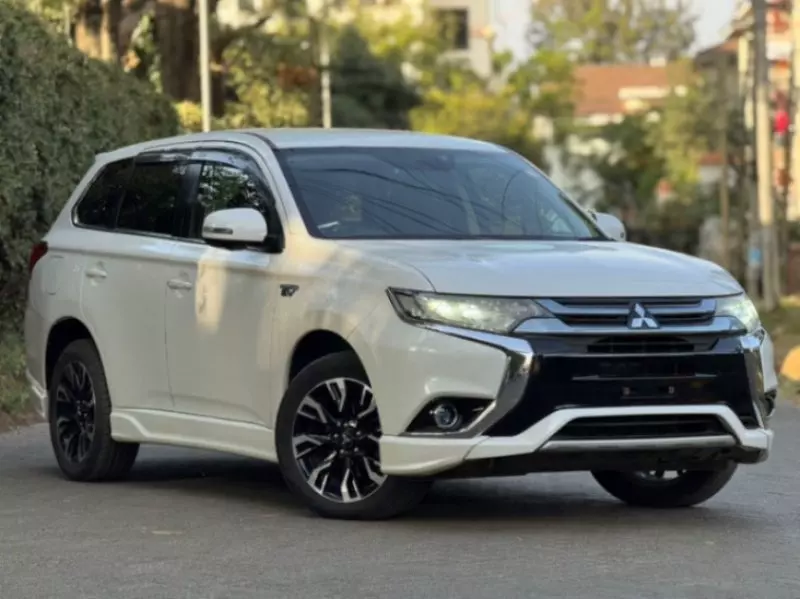 Mitsubishi Outlander hybrid    - 2017