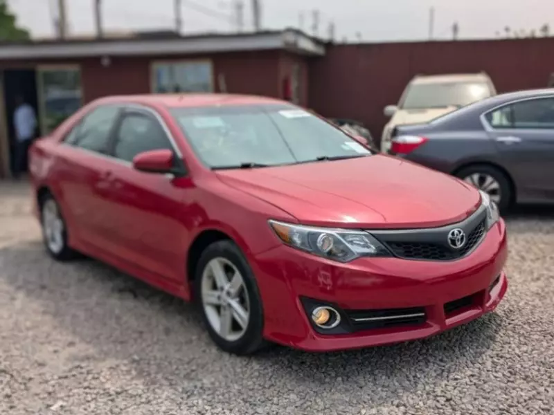Toyota Camry   - 2012