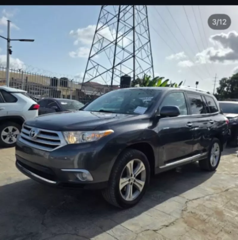 Toyota Highlander   - 2012