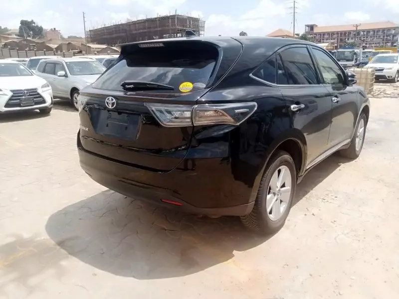 Toyota Harrier   - 2016