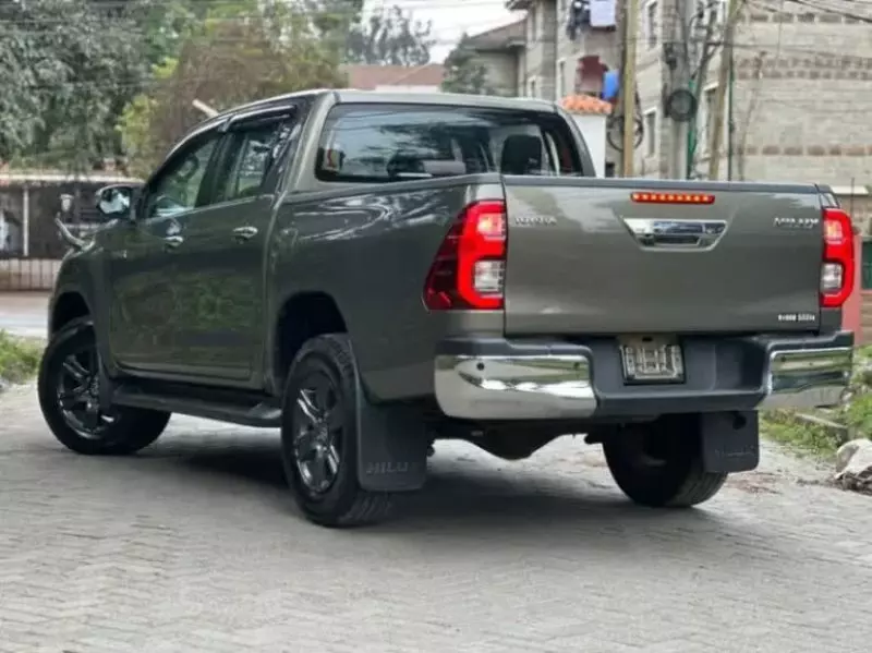Toyota Hilux   - 2020