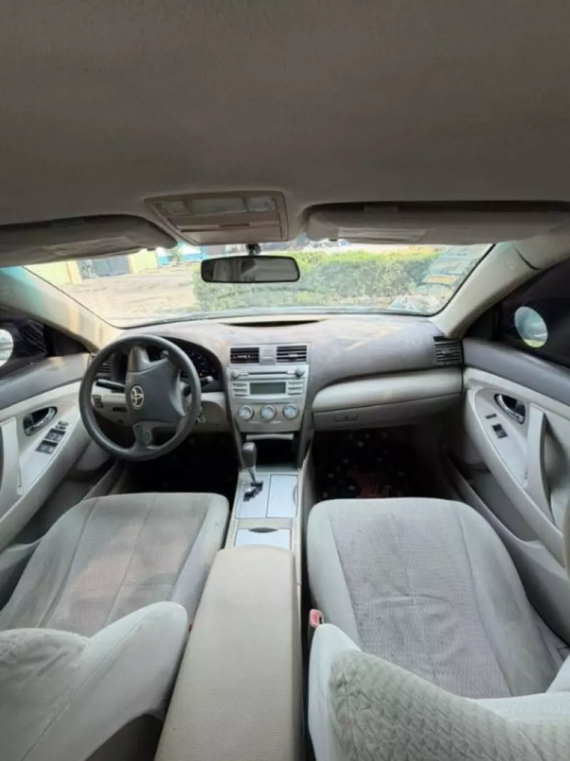 Toyota Camry   - 2011