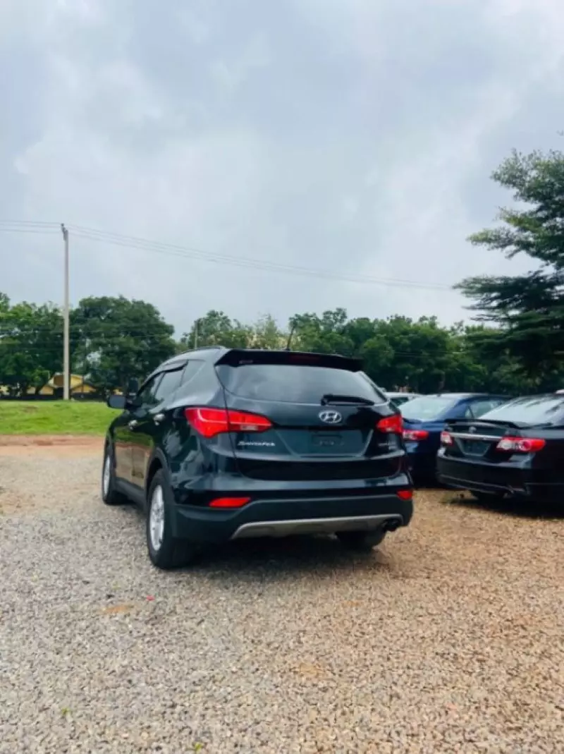 Hyundai Santa Fe   - 2015