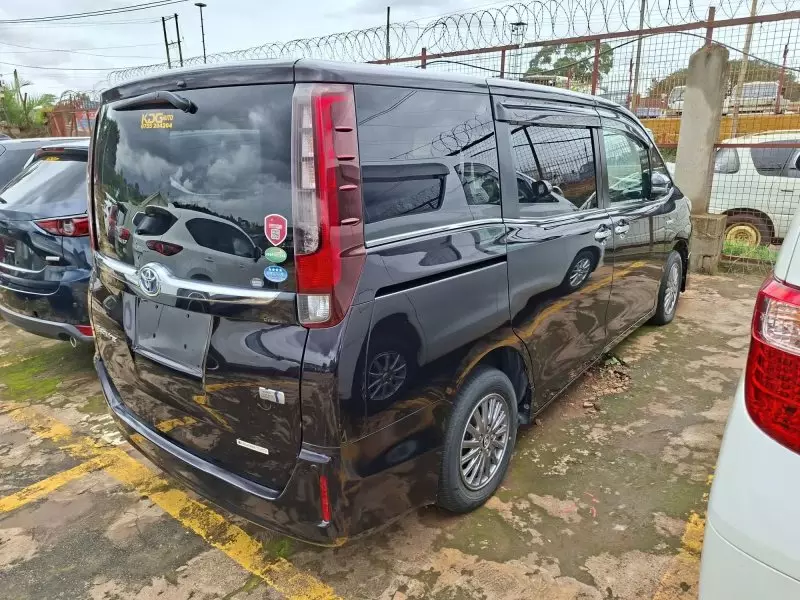 Toyota esquire   - 2016