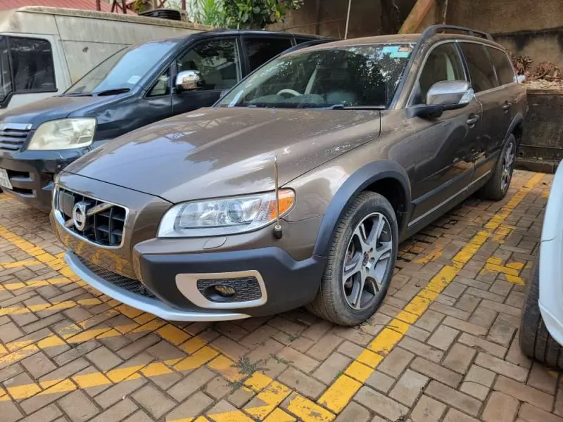 Volvo XC70   - 2011