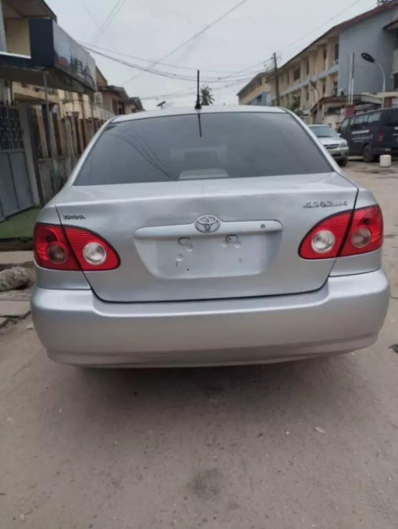 Toyota Corolla   - 2004