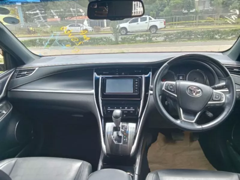 Toyota Harrier   - 2018
