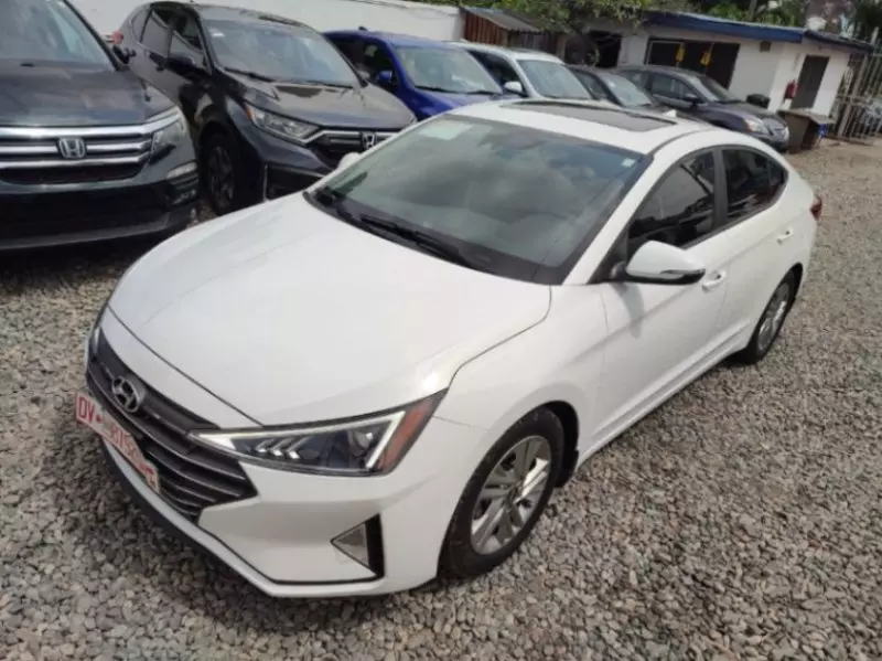 Hyundai Elantra   - 2019