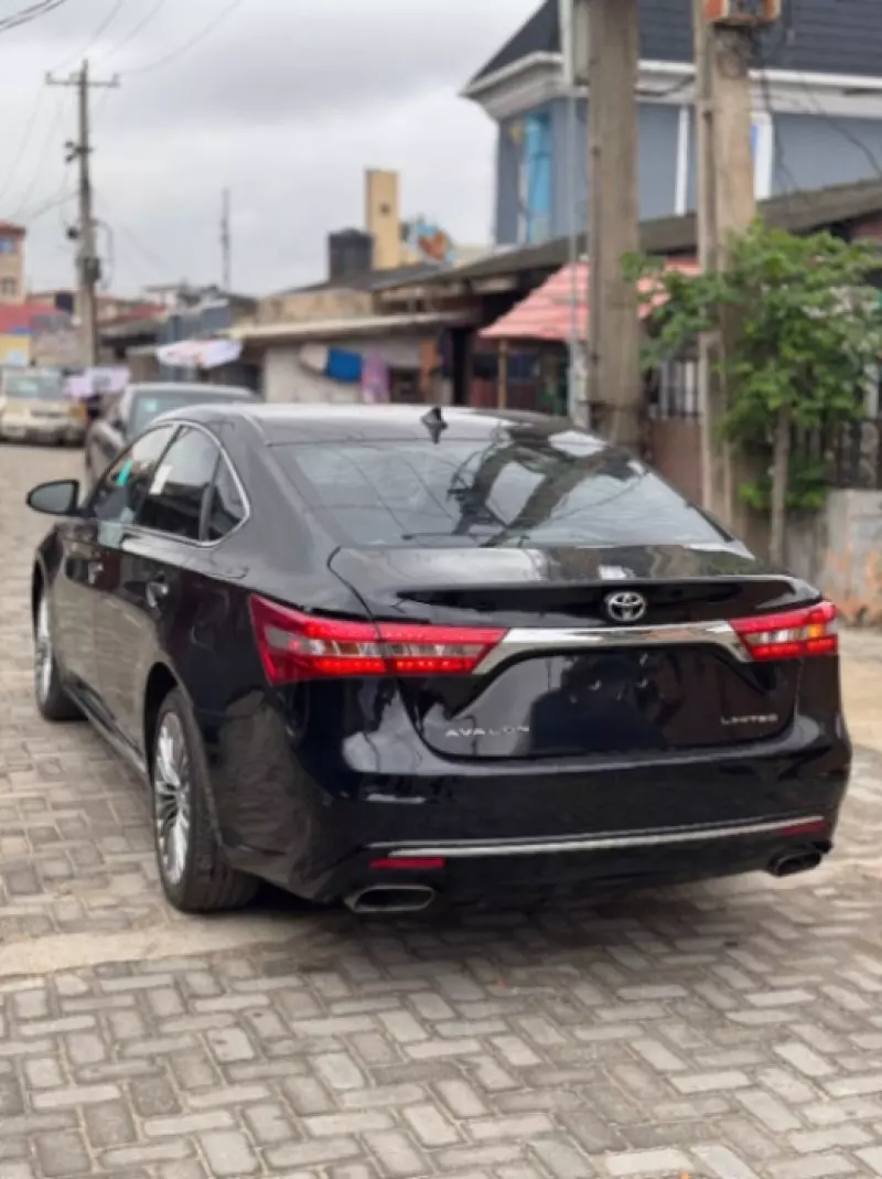 Toyota Avalon   - 2017