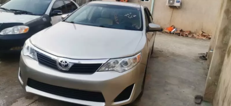 Toyota Camry   - 2013