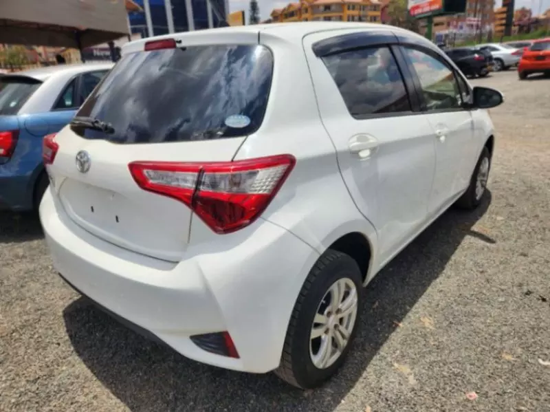 Toyota Vitz   - 2017