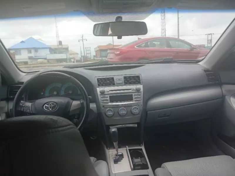 Toyota camry   - 2010