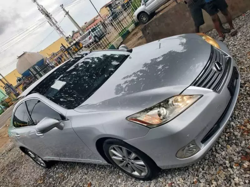 Lexus ES 350   - 2011