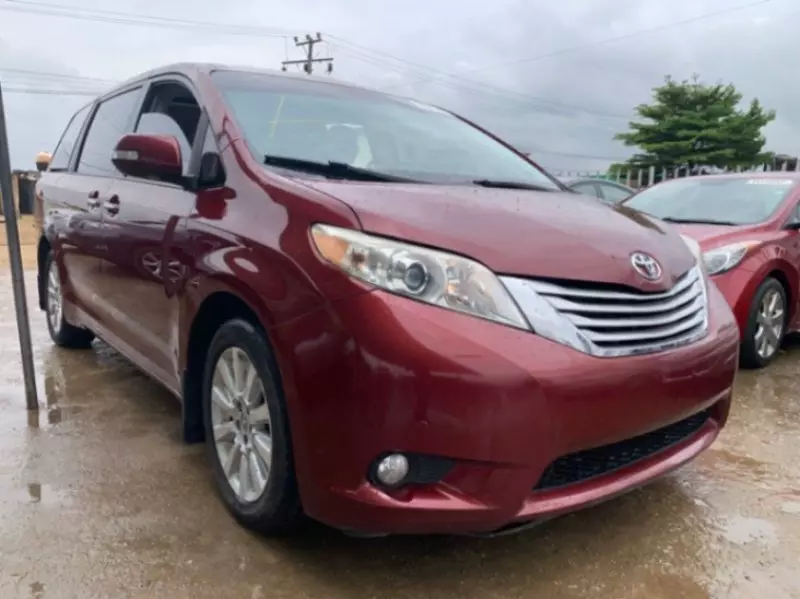 Toyota Sienna   - 2014