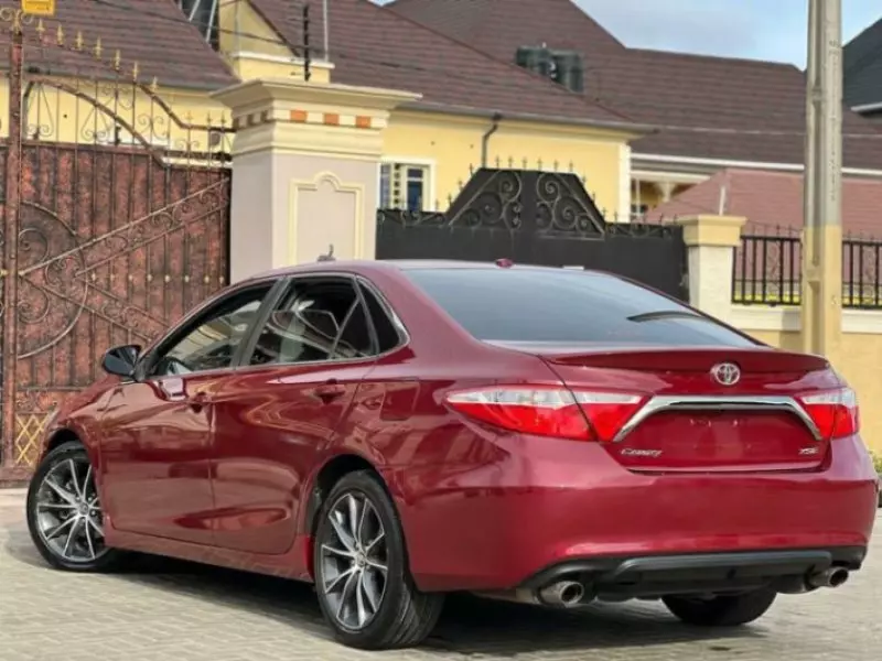Toyota camry   - 2015