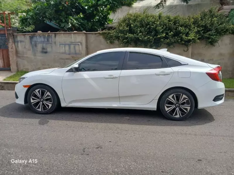 Honda Civic   - 2016