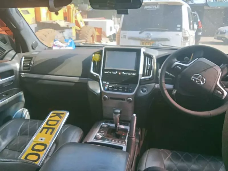 Toyota Landcruiser  V8   - 2016