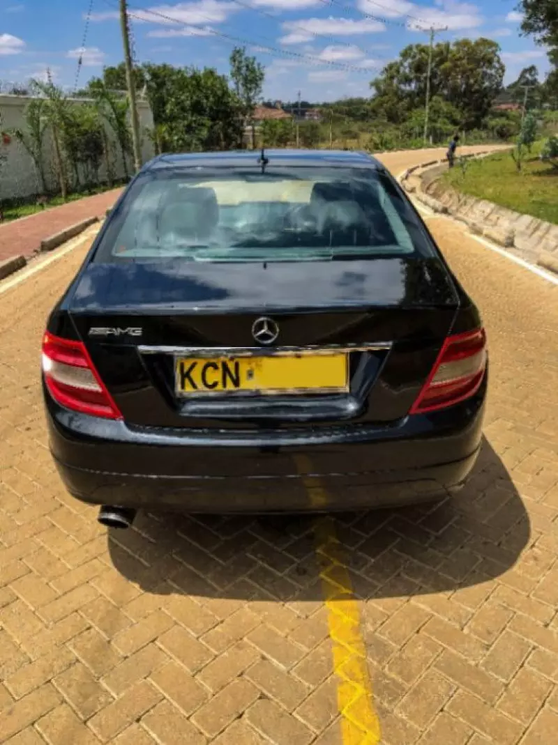 Mercedes-Benz C200   - 2011