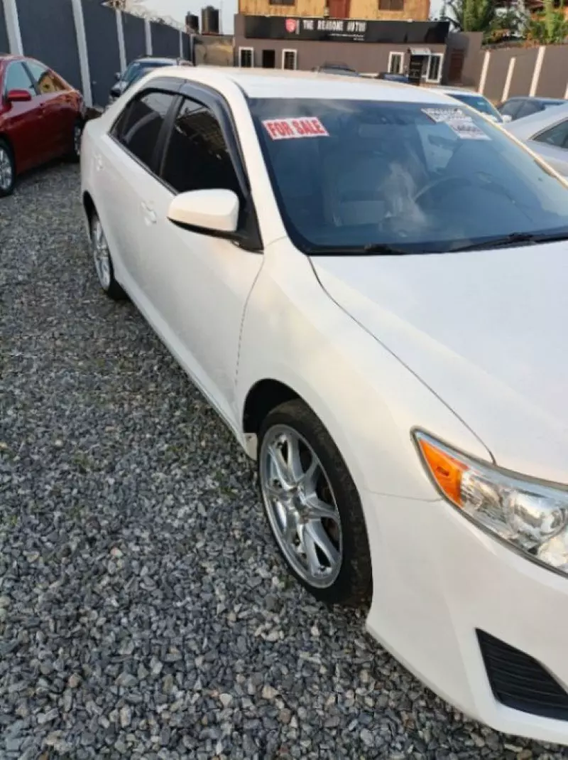 Toyota Camry   - 2014