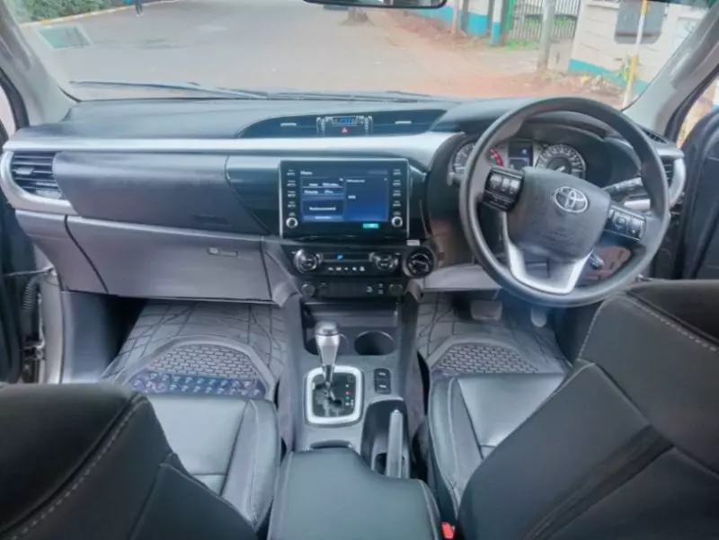 Toyota Hilux   - 2024