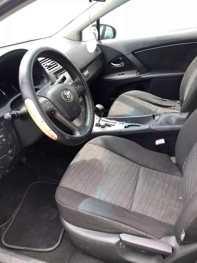 Toyota Avensis   - 2012