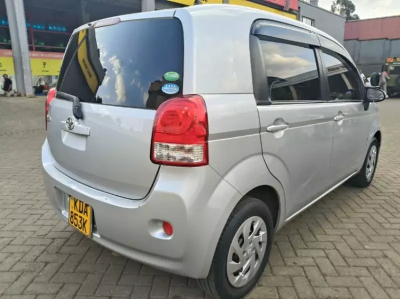 Toyota Porte   - 2013