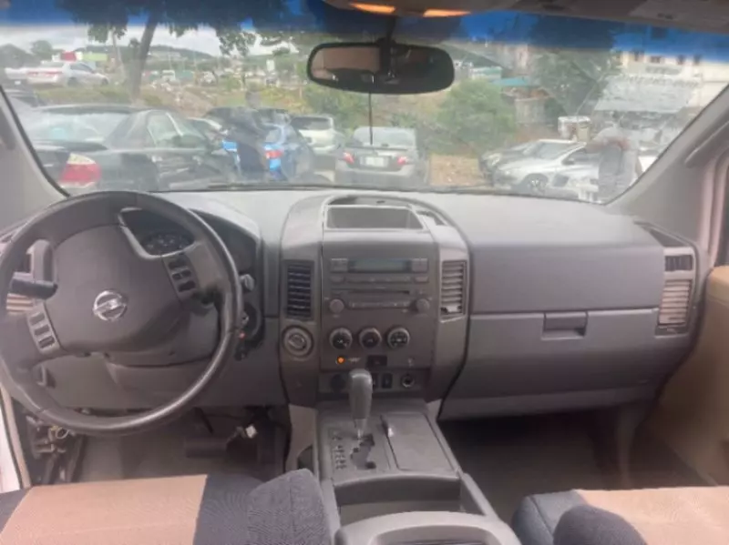 Nissan Titan   - 2004