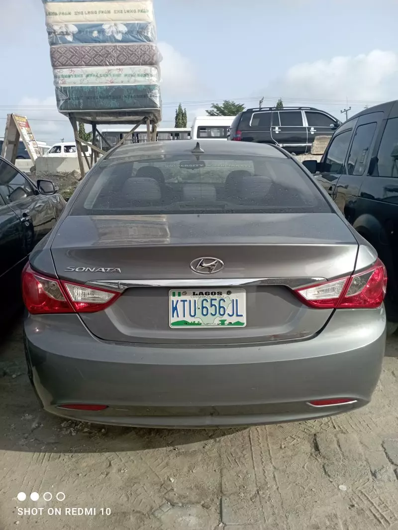 Hyundai Sonata   - 2012
