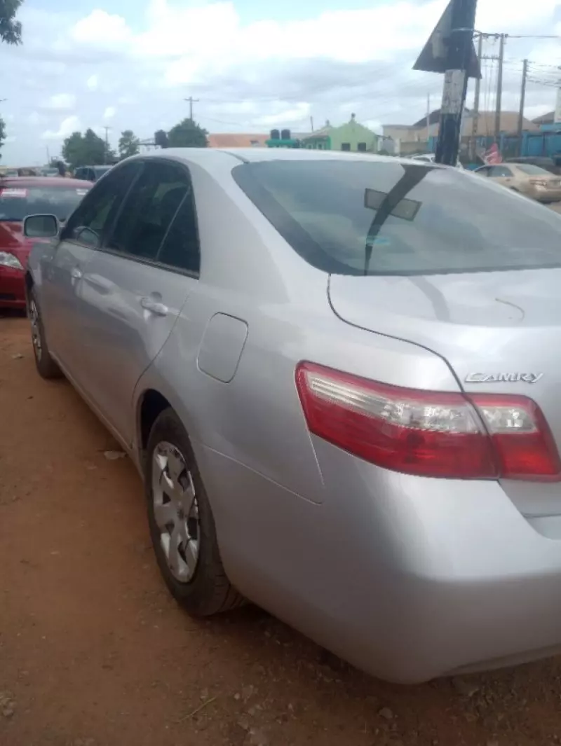 Toyota Camry   - 2009