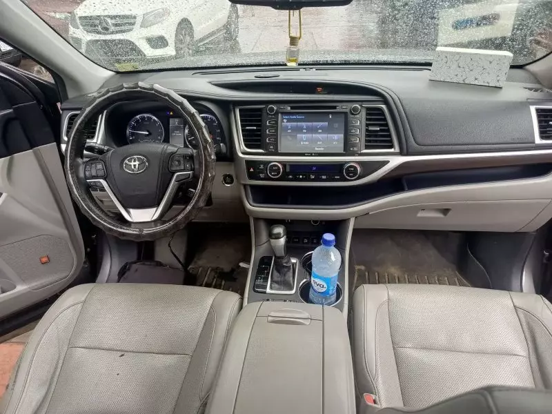 Toyota Highlander   - 2015